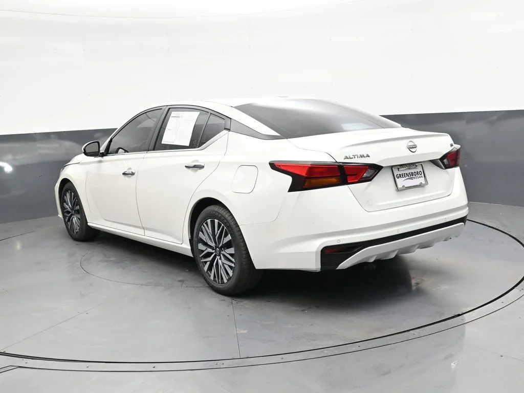 Used 2023 White Nissan 2.5 SV image 7