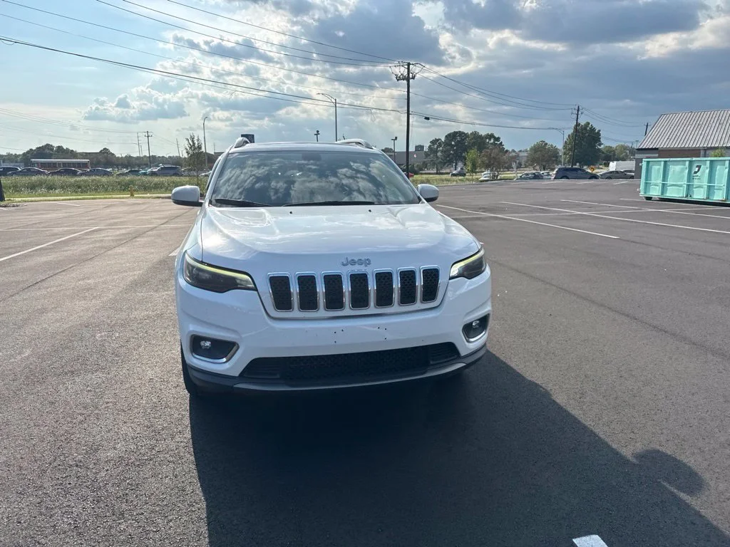 Used 2019 White Jeep Limited image 3