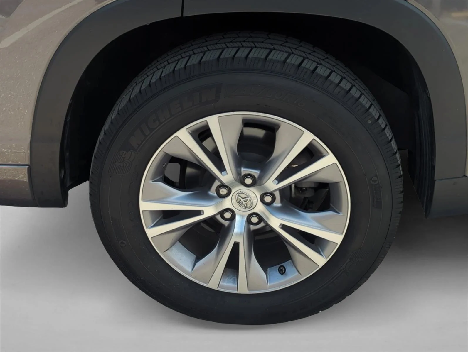 Used 2015 Predawn Gray Mica Toyota XLE image 9