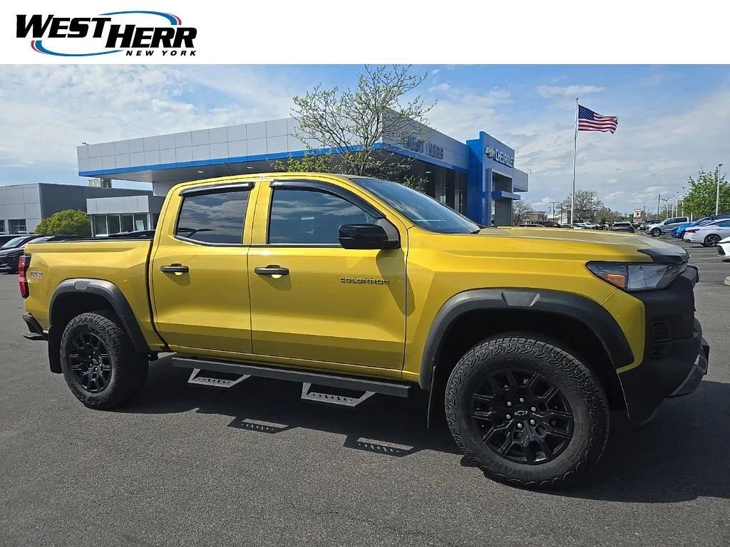 2024 Chevrolet Colorado 4WD Trail Boss Crew Cab Short Box's photo