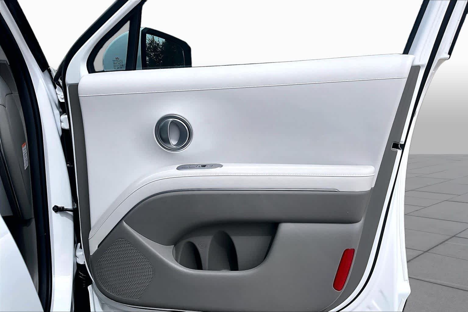 Used 2026 Creamy White Pearl Hyundai Blue SEL Premium 7P image 23