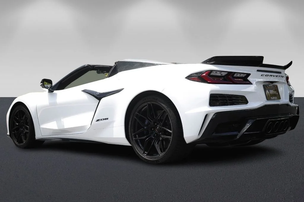 Used 2026 Arctic White Chevrolet Z06 image 5