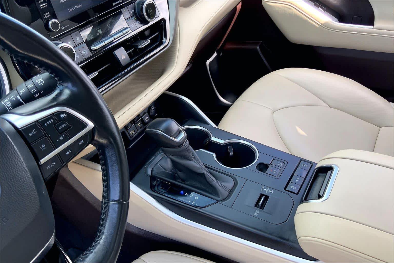 Used 2020 Opulent Amber Toyota XLE image 16