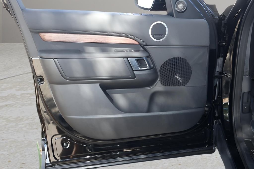 2026 Land Rover Discovery S - Photo 13