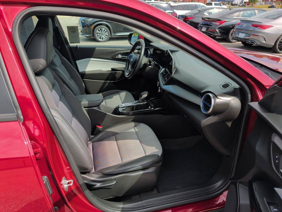 Used 2025 Crimson Metallic Chevrolet LT image 12