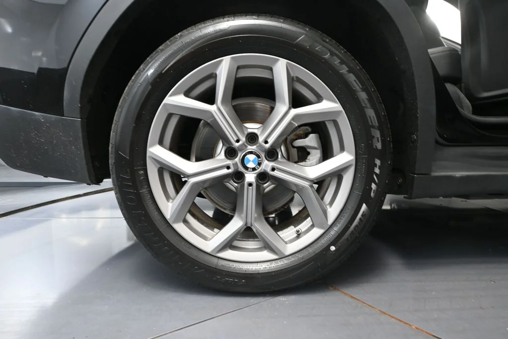 Used 2023 Black BMW xDrive30i image 15