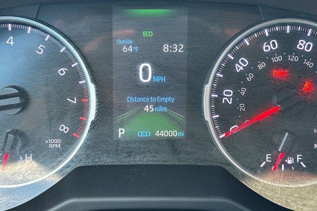 Certified Used 2022 SILVER SKY METALLIC Toyota  image 31