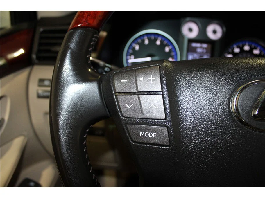 2011 Lexus LX 570 - Photo 32
