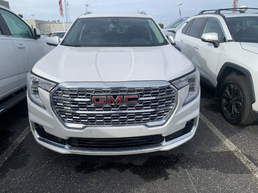 Used 2023 White GMC Denali image 6
