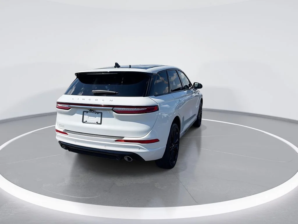 Used 2023 White Lincoln Standard image 8