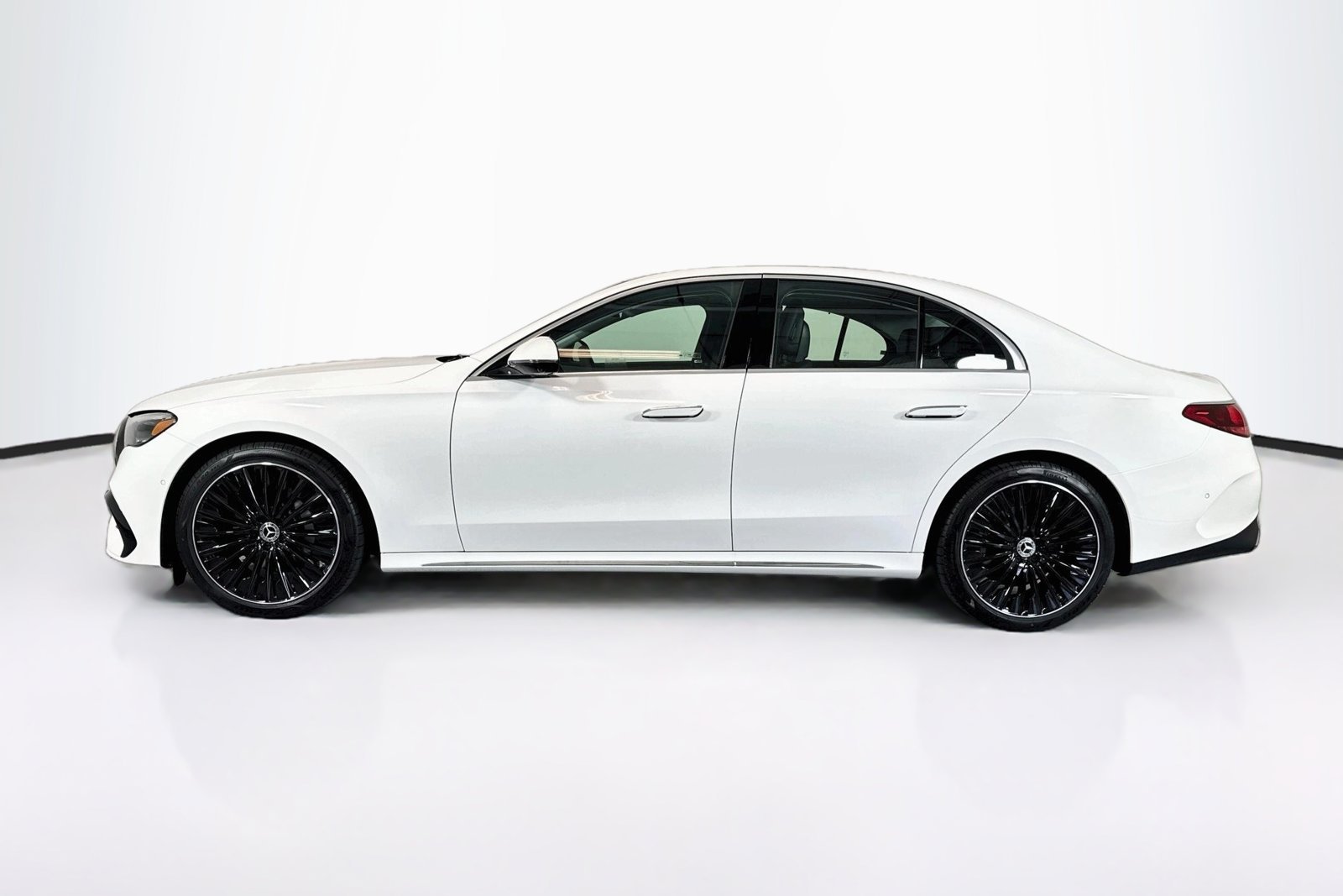New 2027 Polar White Mercedes-Benz E 350 image 8