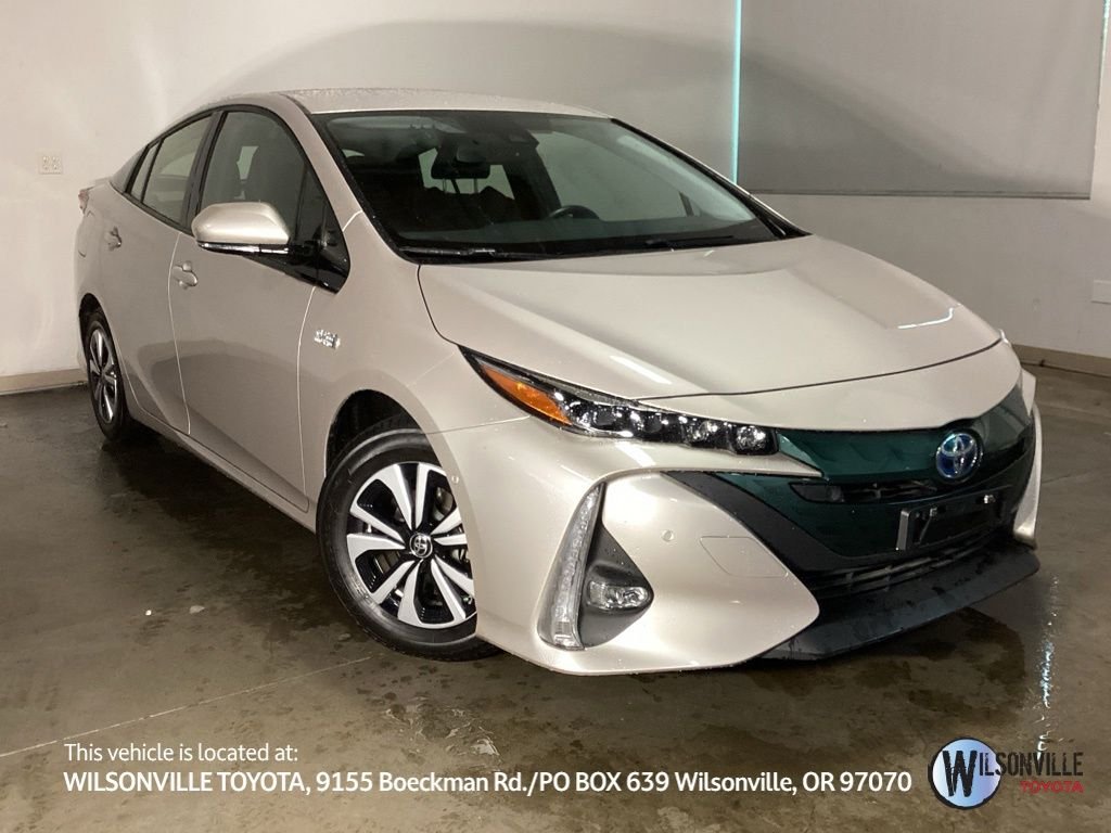 Used 2018 Silver Toyota Advanced image 1