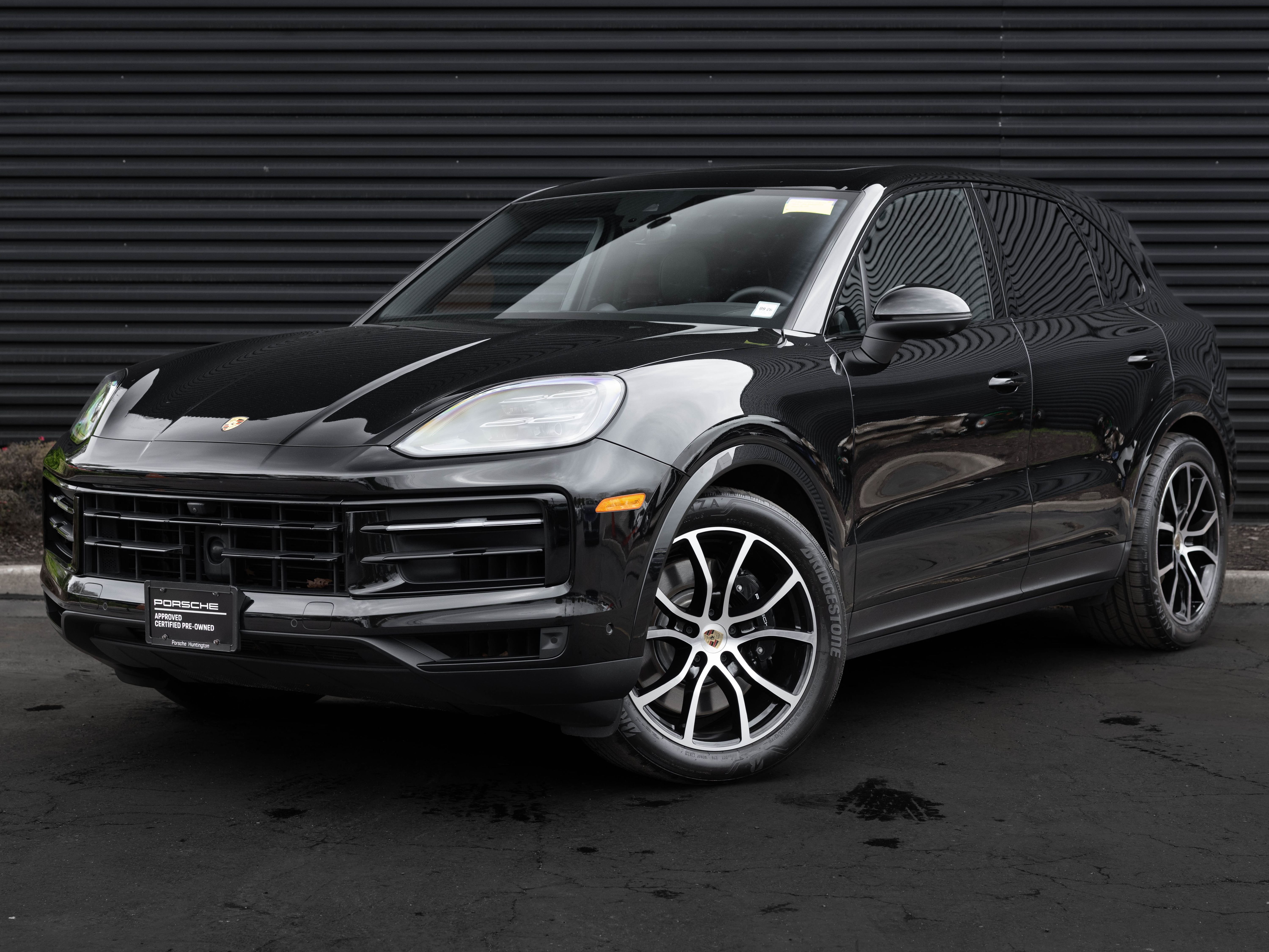 2024 Porsche Cayenne S's photo
