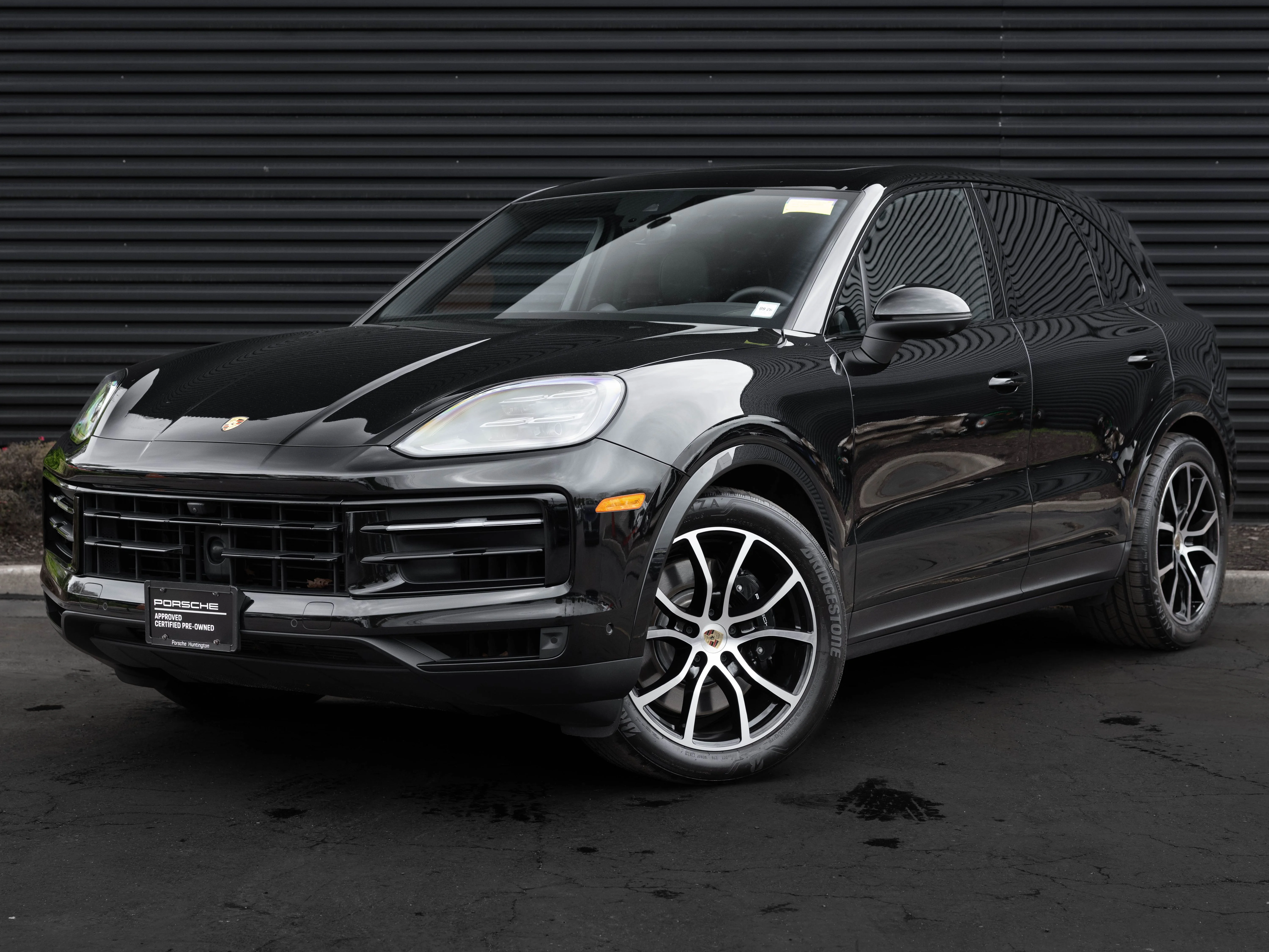 2024 Porsche Cayenne S's photo