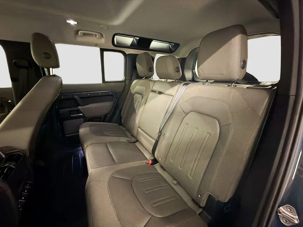 Used 2020 Tasman Blue Metallic Land Rover S image 23