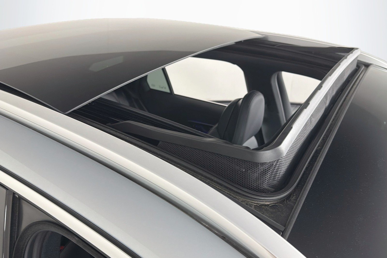 New 2026 Cirrus Silver Metallic Mercedes-Benz GLC 300 SUV image 23