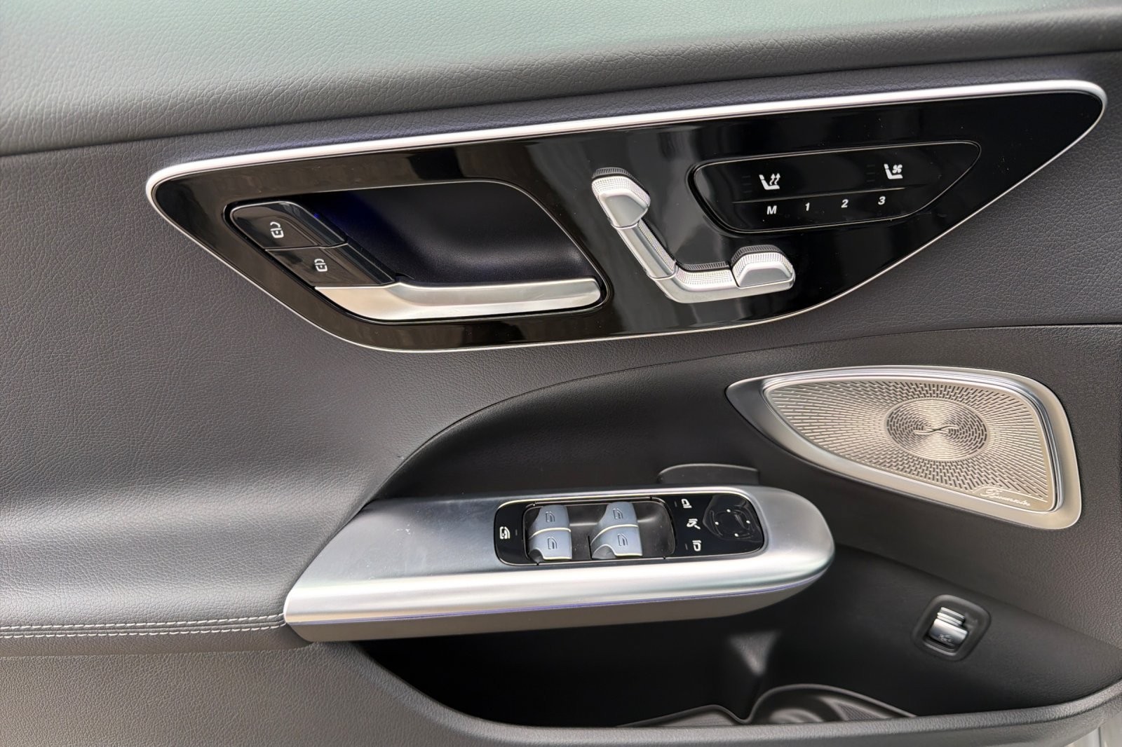 New 2026 MANUFAKTUR Alpine Grey Mercedes-Benz C 300 image 25
