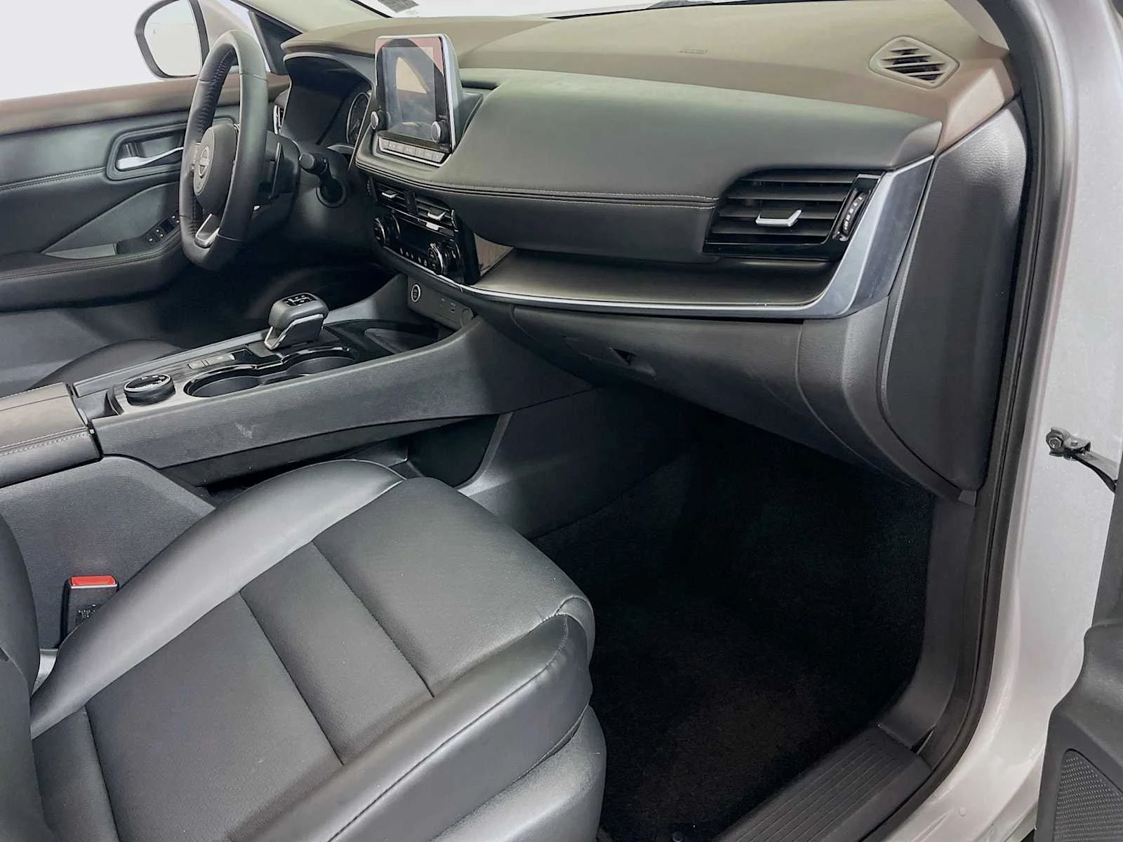 Certified Used 2023 Brilliant Silver Metallic Nissan SV image 27