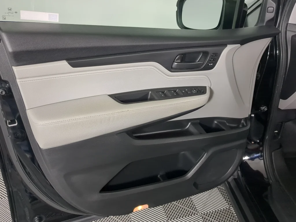 Used 2018 Black Honda EX-L image 11