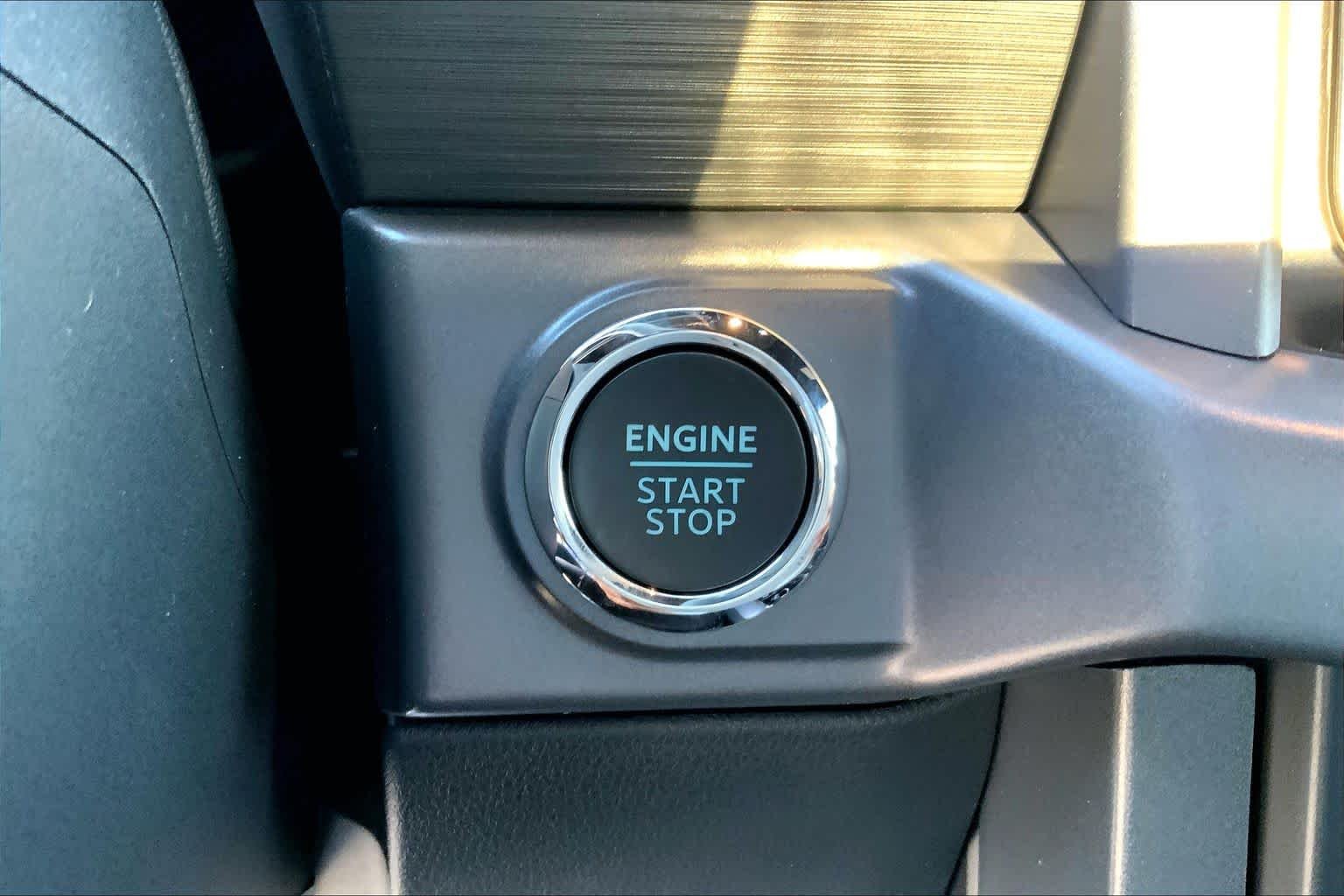 New 2026 Carbonized Gray Metallic Ford XLT image 17