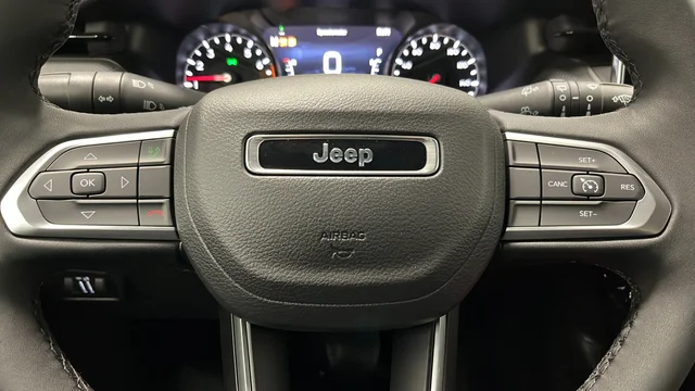 New 2026 Bright White Clearcoat Jeep Latitude image 15