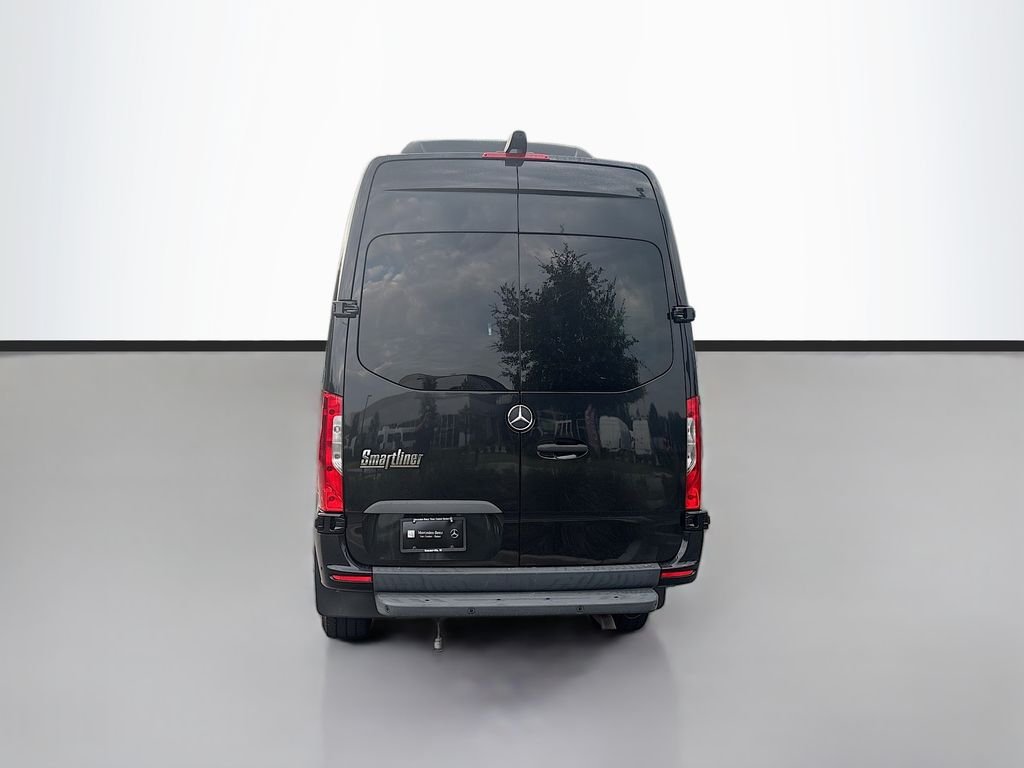 Used 2023 Black Mercedes-Benz Smartliner image 4