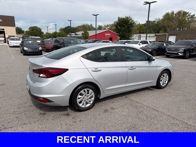 Used 2019 Silver Hyundai SE image 17