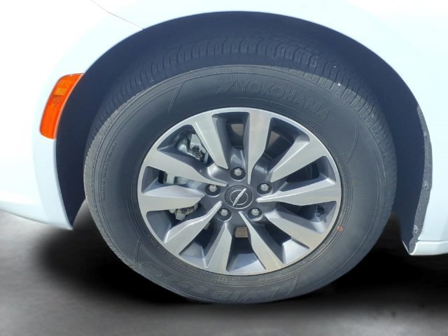 Used 2024  Chrysler Hybrid Select image 16