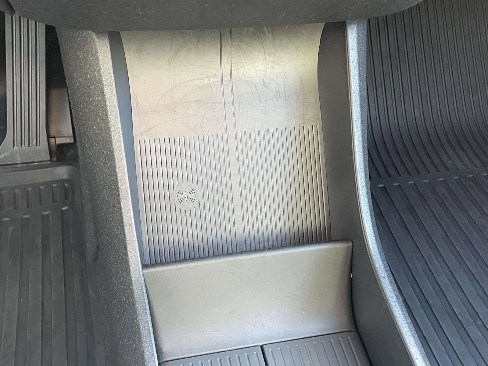Used 2025 Vapour Grey Metallic Volvo Plus image 19