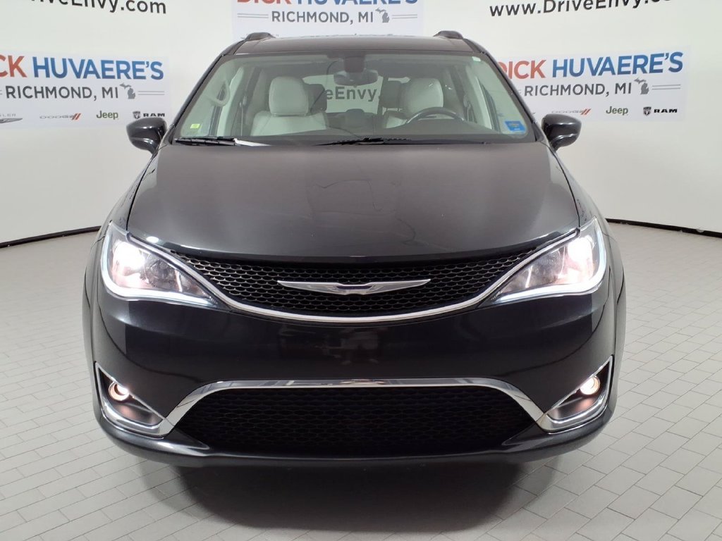 Used 2017 Chrysler Pacifica Touring-L with VIN 2C4RC1BG6HR538203 for sale in Richmond, MI