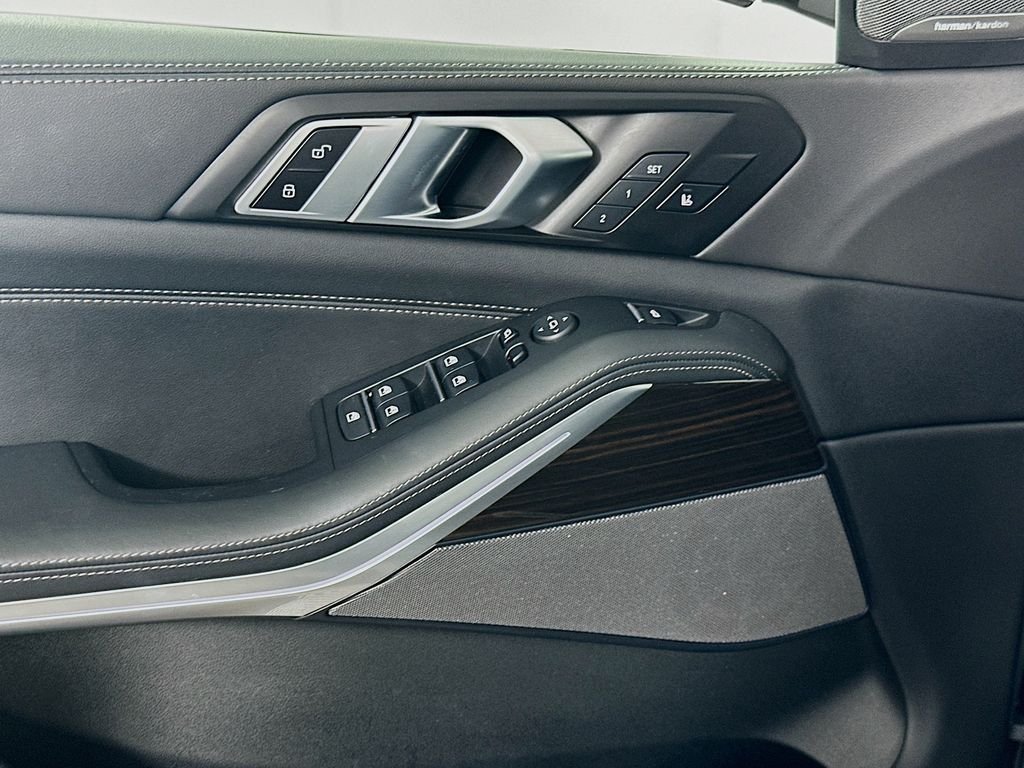 Used 2024 Skyscraper Grey Metallic BMW xDrive40i image 18