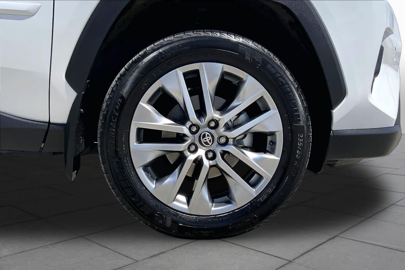 Used 2024 Wind Chill Pearl Toyota Limited image 11