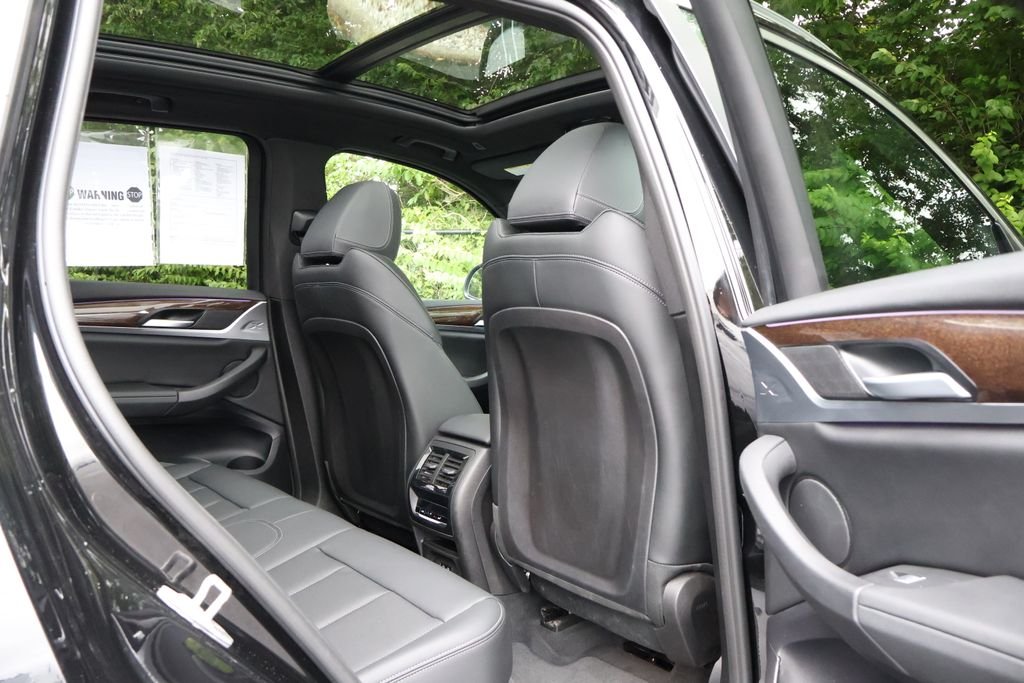 Used 2024  BMW xDrive30i image 52