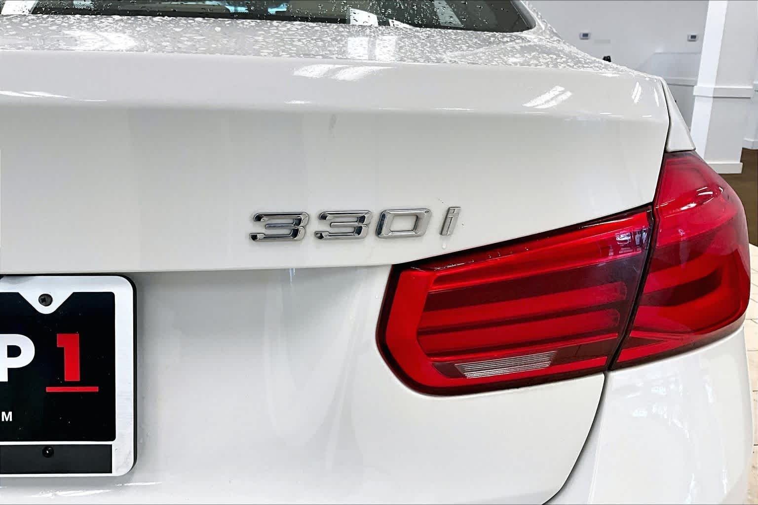 Used 2018 Glacier Silver Metallic BMW 330i image 29