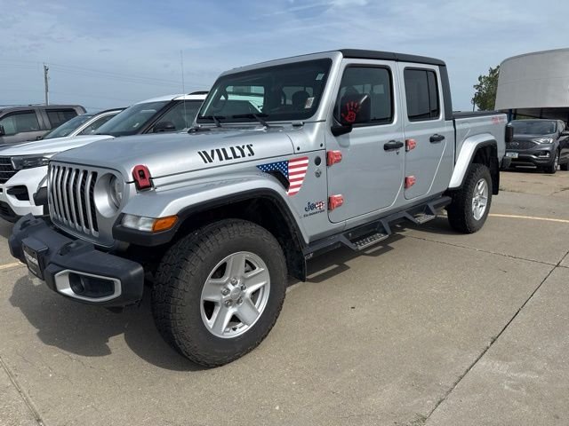 Used 2022 Silver Jeep Sport image 2