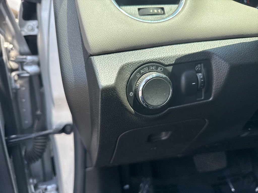 Used 2013 Silver Chevrolet LS image 17