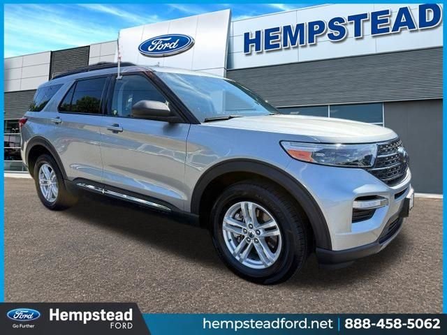 Certified Used 2023 Silver Metallic Ford XLT image 3