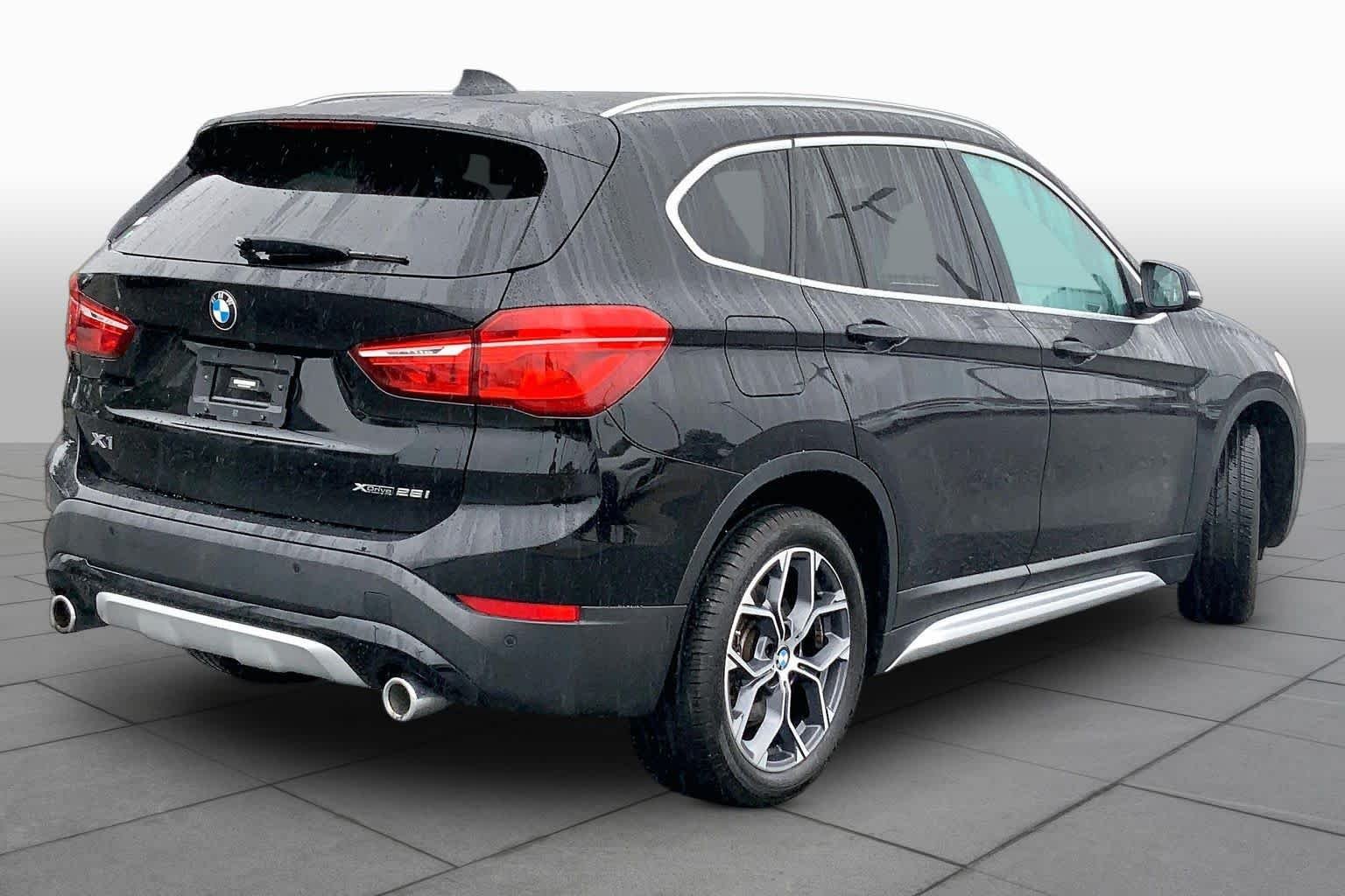 Used 2022 Jet Black BMW xDrive28i image 12
