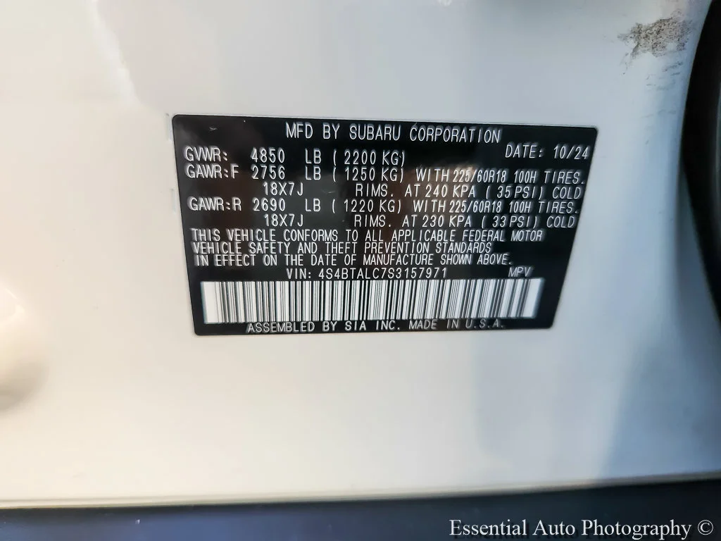 Used 2025 White Subaru Onyx Edition image 24