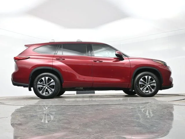 Used 2022 Ruby Flare Pearl Toyota XLE image 33