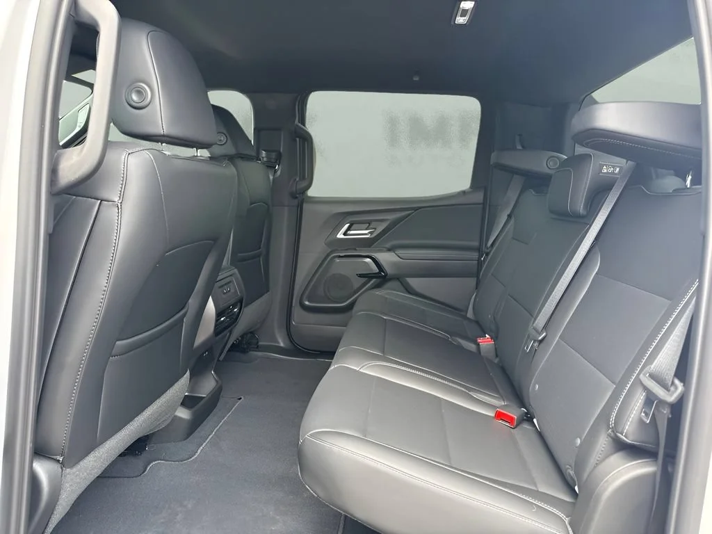Used 2026 Summit White Chevrolet LT - Extended Range image 13