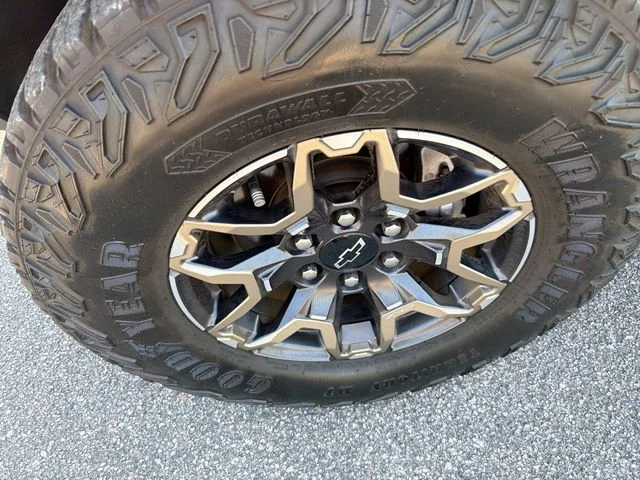 Used 2024 Blue Chevrolet ZR2 image 14