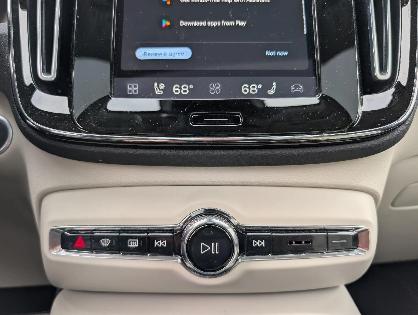 Used 2023 Crystal White Metallic Volvo Plus Dark Theme image 16