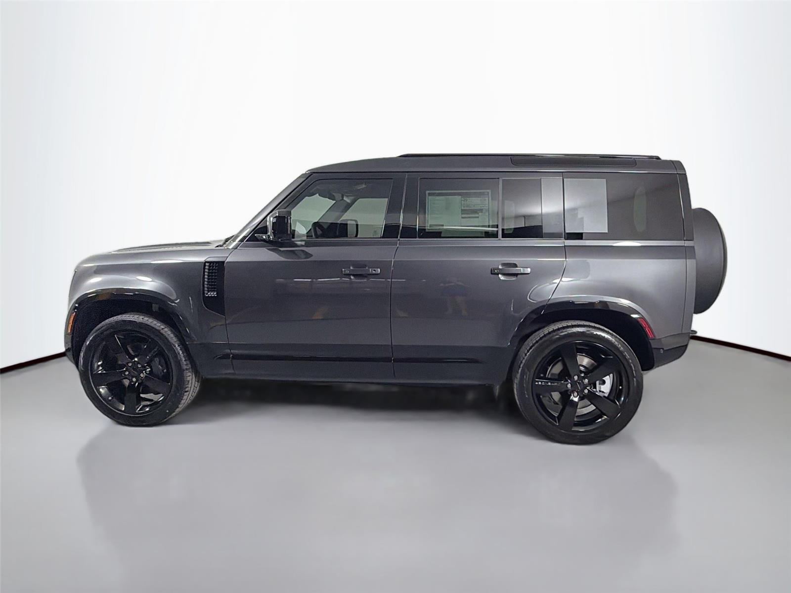 New 2026 CARPATHIAN GREY Land Rover X-Dynamic SE image 8