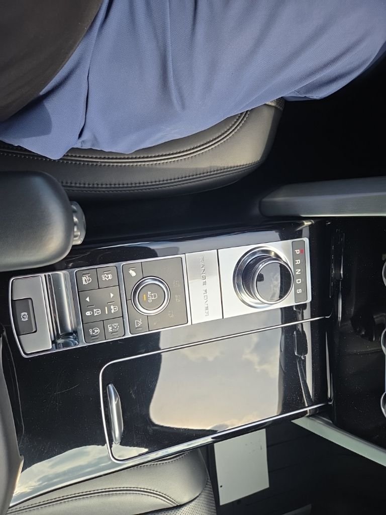 Used 2017 Santorini Black Land Rover 5.0L V8 Supercharged image 23