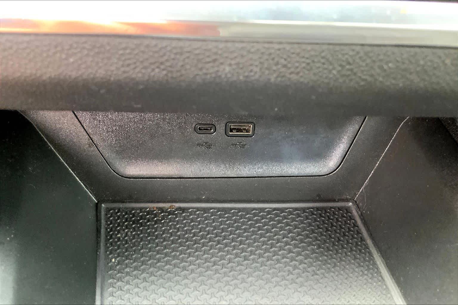 Used 2025 Mosaic Black Metallic Chevrolet FWD LT image 35