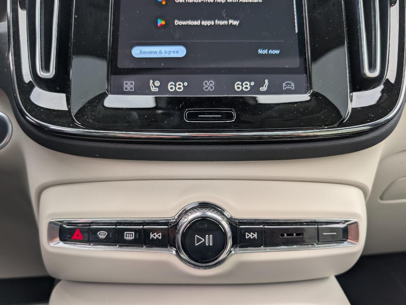 Used 2023 Crystal White Metallic Volvo Plus Dark Theme image 16