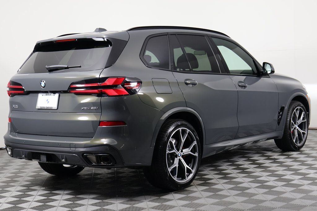 New 2026 Dravit Grey Metallic BMW xDrive40i image 2