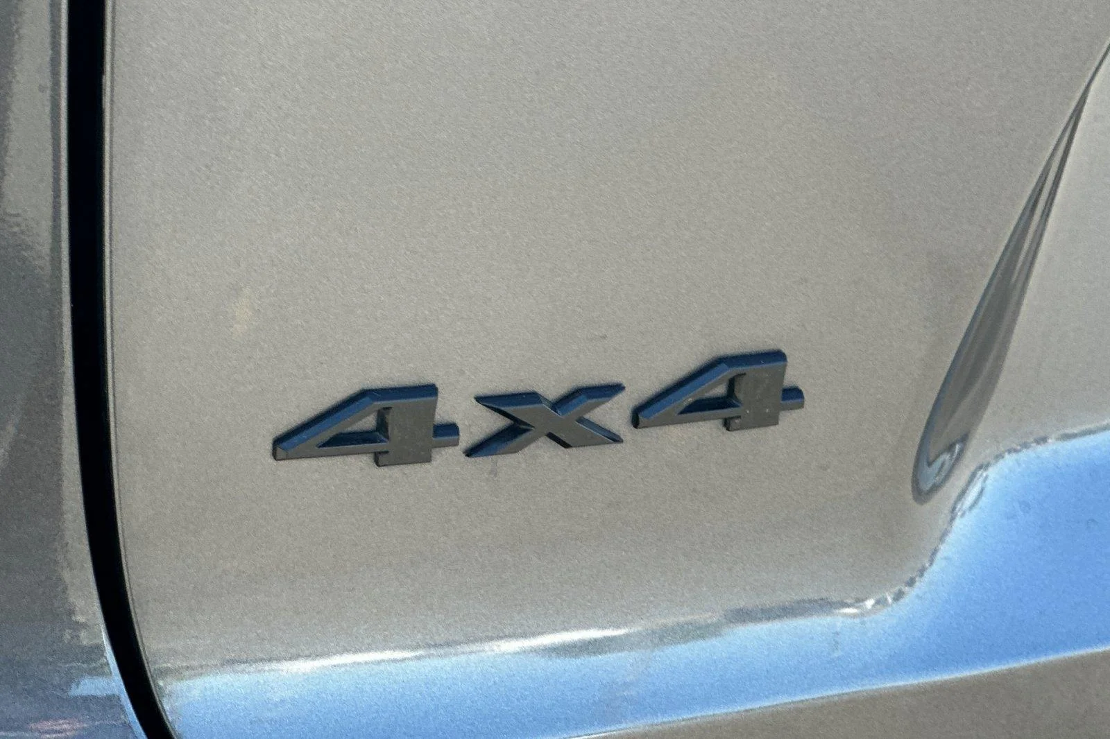 Used 2023 Granite Crystal Metallic Clearcoat Jeep Altitude Lux image 27