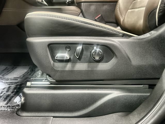 2026 GMC Yukon Denali Ultimate - Photo 12